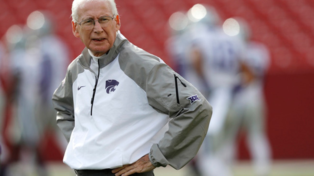 Snyder takes place on sideline for Wildcats' annual spring game